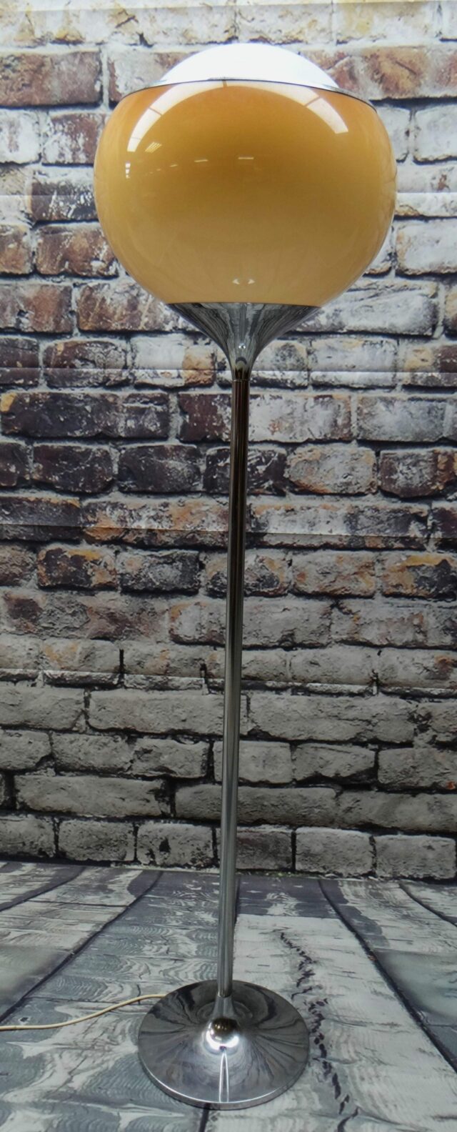 Studio 6G & Harvey Guzzini 'Flash' Floor lamp, circa 1970 £300-500